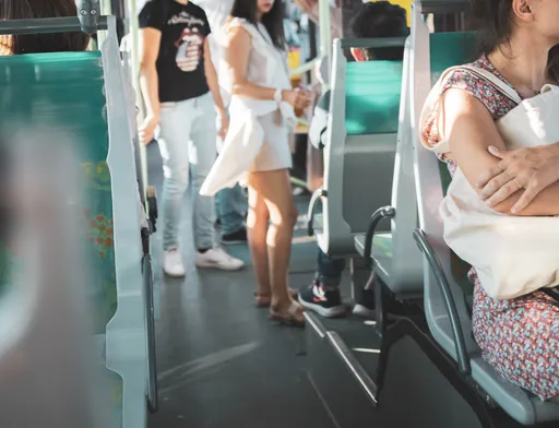 搭巴士遭噁男非禮!女大生強忍4小時才呼救 網揭這關鍵因素