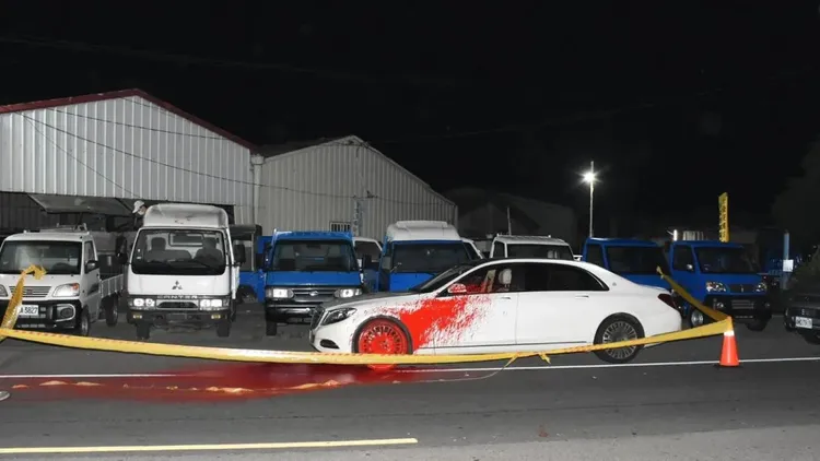 陳宏吉胞弟陳孟賢的千萬賓士「邁巴赫」被人潑漆，竟率眾當街亂砍無辜。資料照片