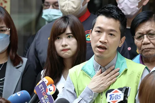 何志偉不忍了！　今赴地檢署控王世堅「抄家滅族」