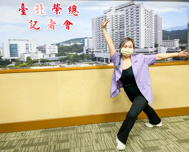 小呈現場跳舞表演。賴昀岫攝