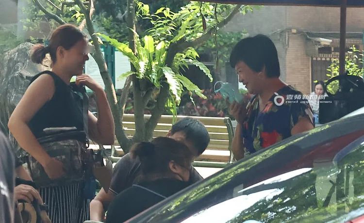 崔佩儀私底下待人親切，與劇組相處看似融洽。特勤中心攝