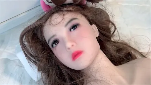 買到充氣娃娃假貨「不想退貨」 退休公務員:我愛上她每晚抱著睡