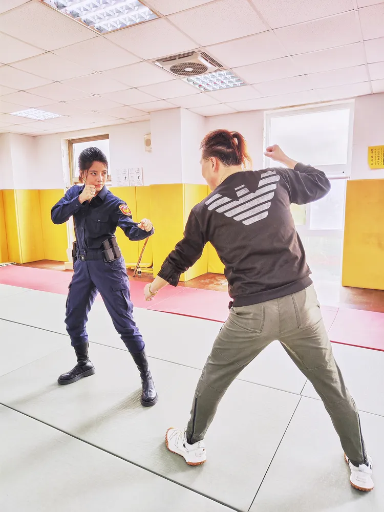 王上菲（左）身手矯健。超級紅娛樂提供