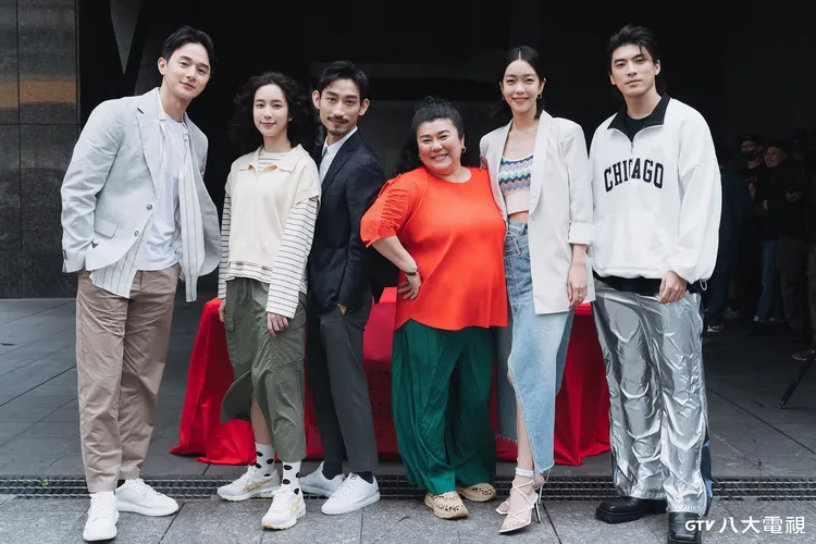 《妳是我的姐妹》於日前開鏡，張軒睿（左起）、温貞菱、陳竹昇、林美秀、李霈瑜、林哲熹出席。八大提供