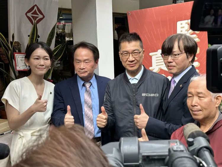 綠營人士現身吳欣岱服務處成立茶會，引起外界議論。資料照片