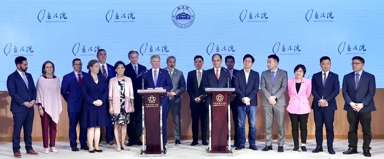 美國眾議院外交委員會議員及我跨黨派立委出席記者會。林林攝