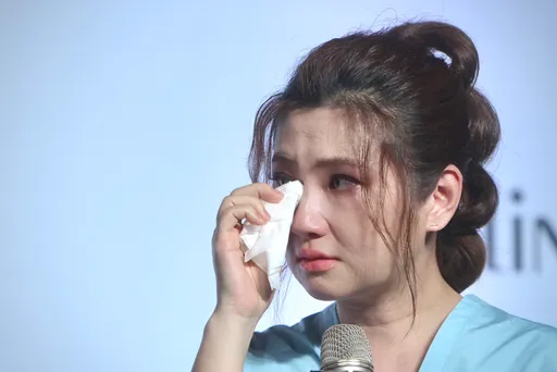 Selina懷孕突然淚崩!孕吐聞什麼味道都噁心