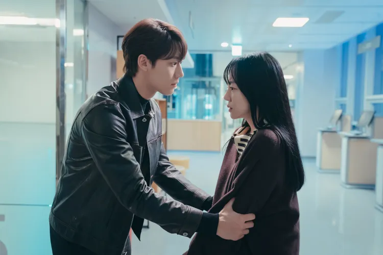 李到晛在《憂鬱症》喜歡上老師林秀晶，2人相差16歲。friDay影音提供