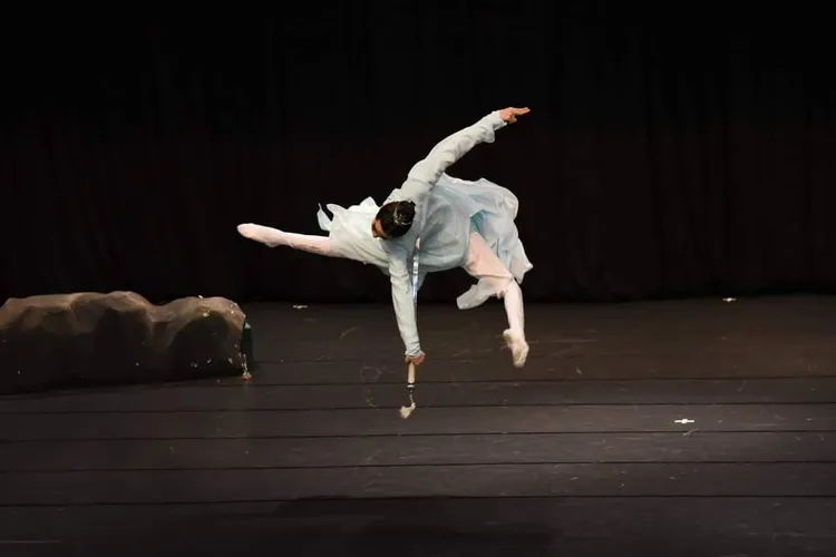 陳冠叡舞蹈底子深厚，高三以「劍氣凌九霄」獲全國高中古典舞特優第一名與最佳舞技獎。陳建廷提供