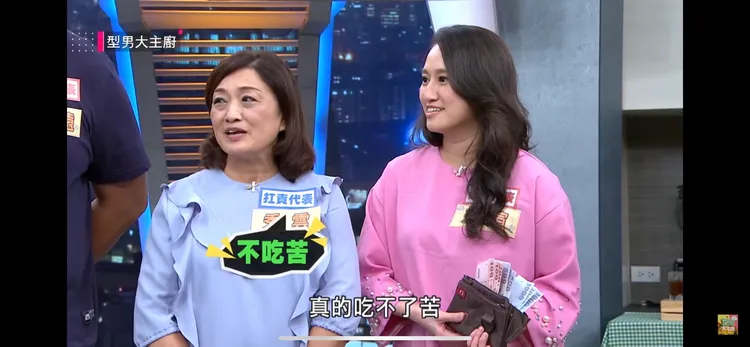 瑄瑄(右)與媽媽上節目。翻攝網路