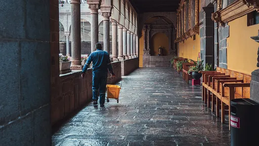 菜鳥清潔員「到職6分鐘昏迷摔死」 公司要付443萬元工傷賠償