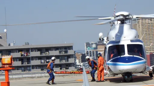 日本海上保安廳小型機迫降農地 機上兩人輕傷