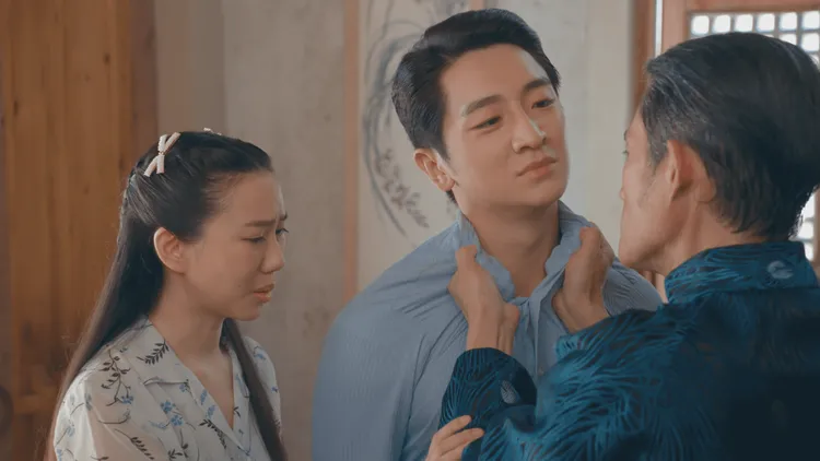 葛丞（中）被誤會欺負鄧雨忱。華視提供