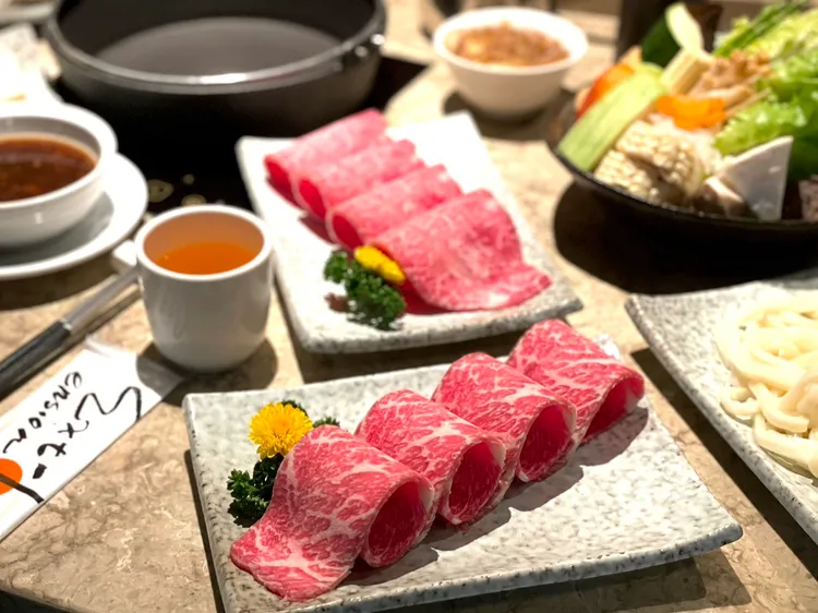 Extension 1 by橘色壽喜燒全台宅配組-和牛組能吃到日本宮崎A5黑毛和牛板腱和美國Prime牛小排。曾仲葳攝