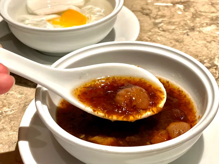 季節限定的甜點黑木耳桂花釀也附在宅配組中。曾仲葳攝