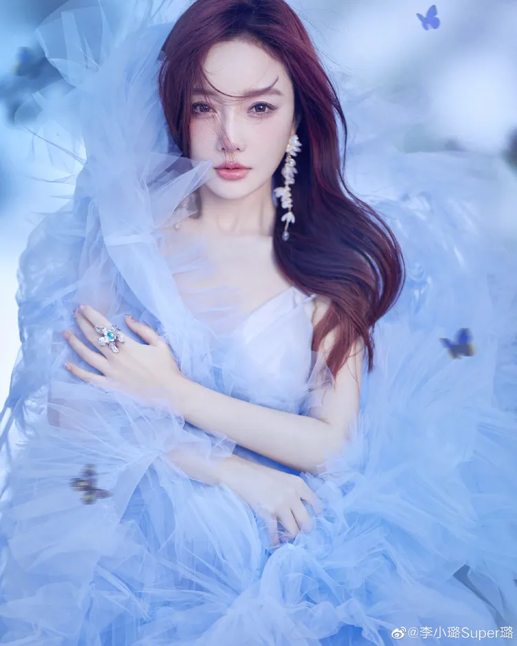 李小璐離婚後，轉型當網紅。翻攝李小璐微博