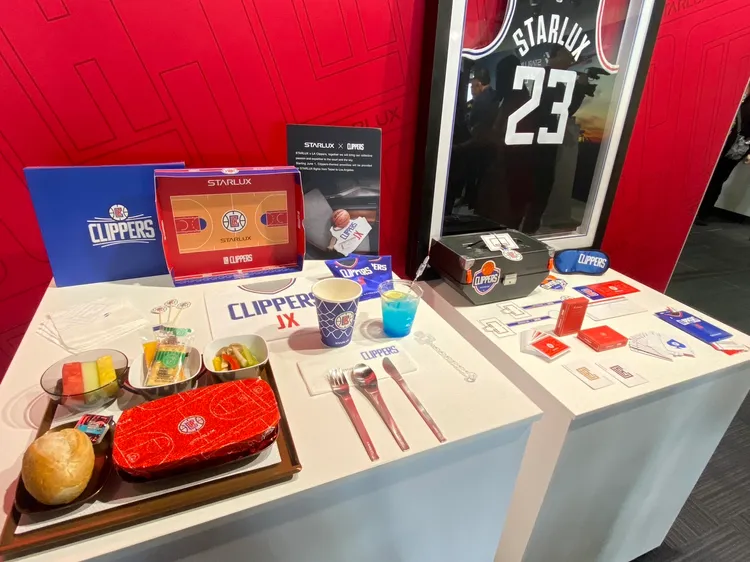 台北出發航段提供快艇隊主題備品。陳怡文攝