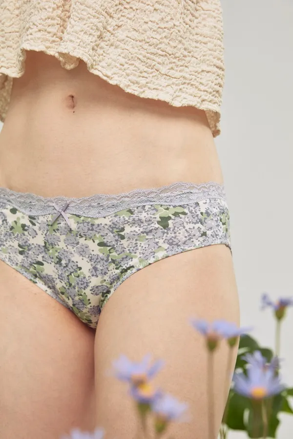 Anden Hud波浪蕾絲中腰三角內褲。業者提供