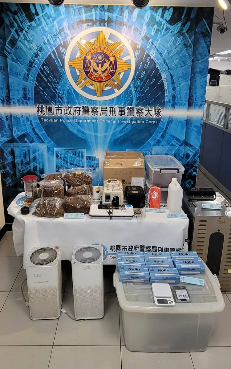 警方查扣近3千萬元的彩虹菸和製毒工具。桃園市警局刑警大隊提供