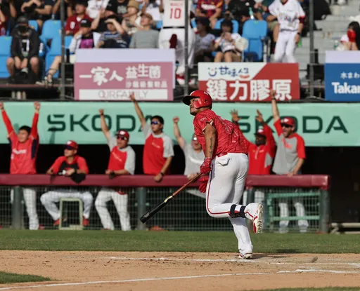 林智勝哭了!成中職300轟第1人後聽到這熟悉旋律 讓他情緒湧上來