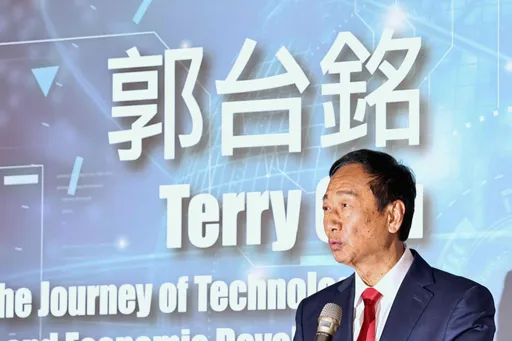 郭台銘跟誰配?作家拱他10大理由 網友:一個出錢、一個出嘴「民進黨最怕」