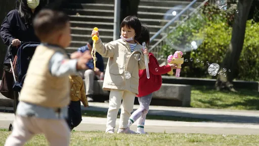 這些孩子沒兒童節!看護大人的小朋友持續增加 家總疾呼政府重視「兒少照顧者」