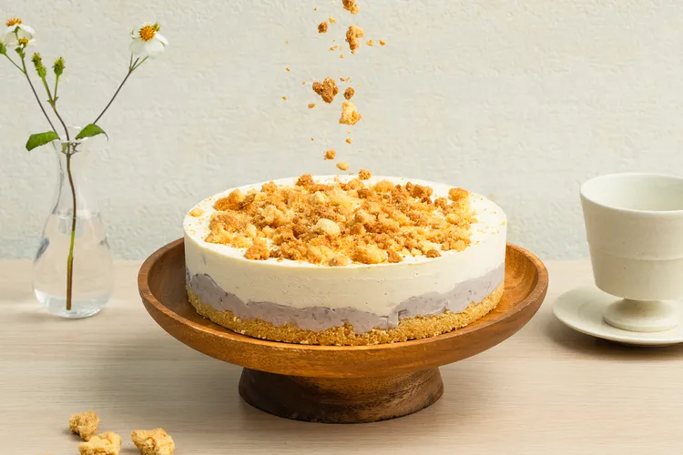 食芋堂官網獨家販售《#謝謝版 有芋司》限定口味，配上香脆的菠蘿巧酥，口感豐富再升級，8吋899元可宅配。業者提供