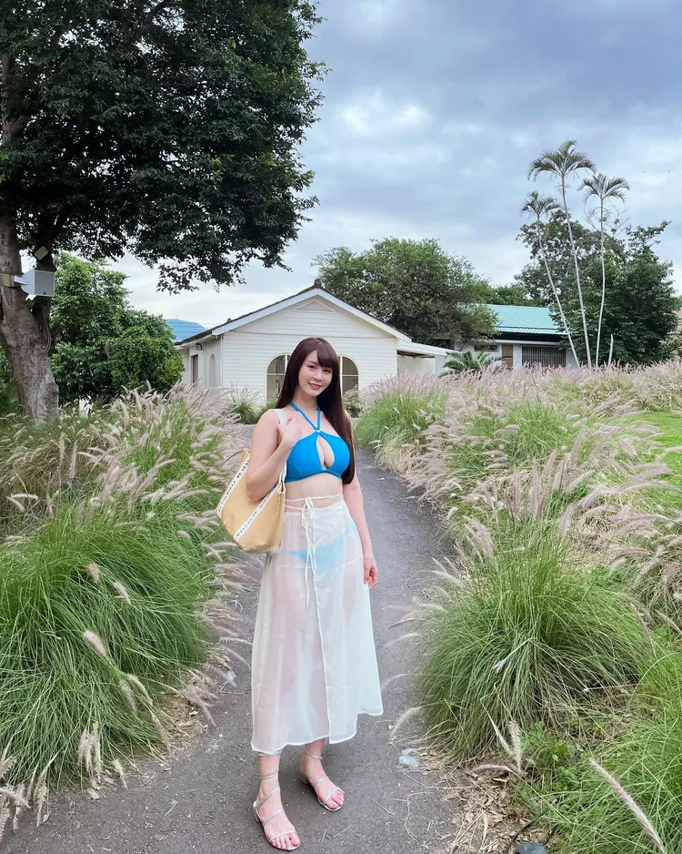 短今曬比基尼美照。取自短今臉書