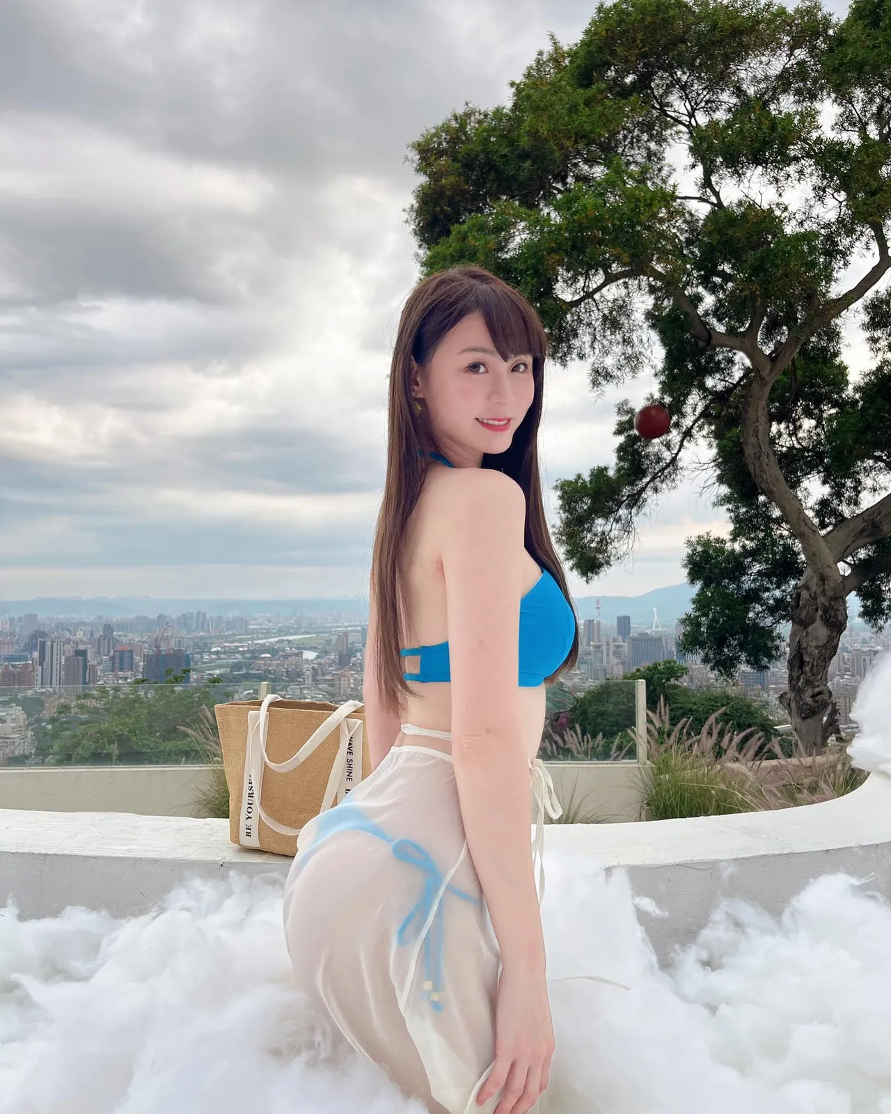 短今曬比基尼美照,側面翹臀讓粉絲狂點讚。取自短今臉書