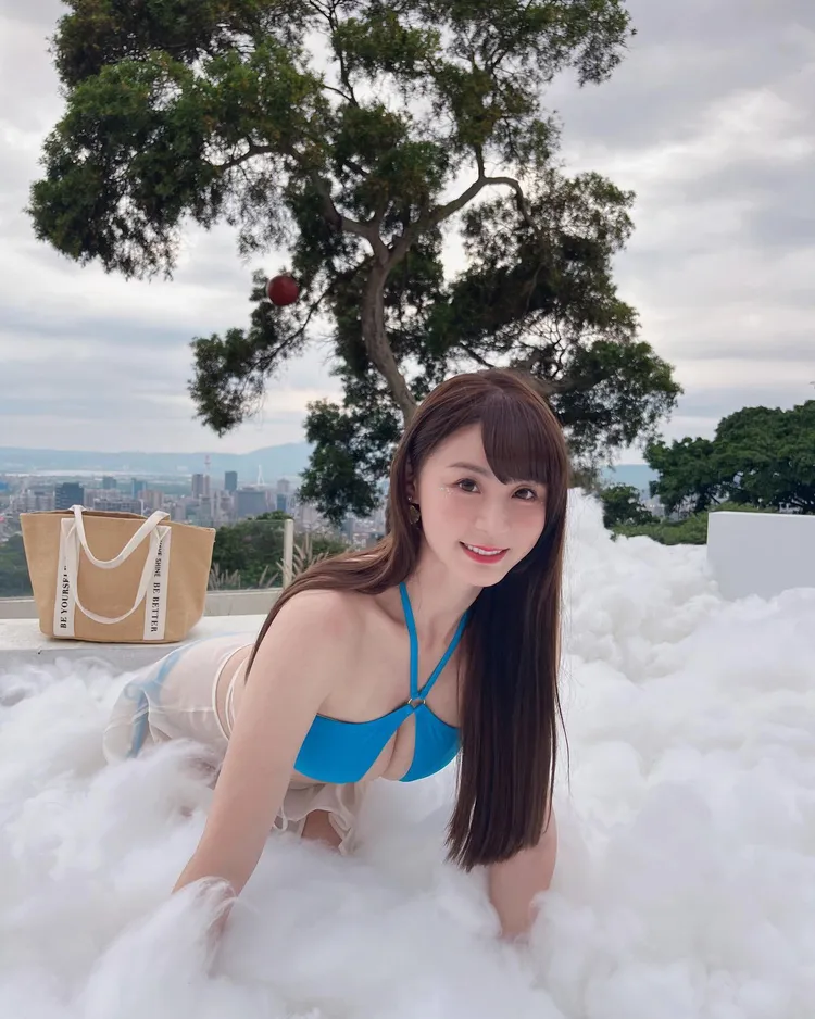 短今曬比基尼美照。取自短今臉書