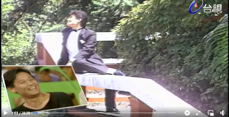 徐乃麟曬太陽的畫面很經典。翻攝《龍兄虎弟》