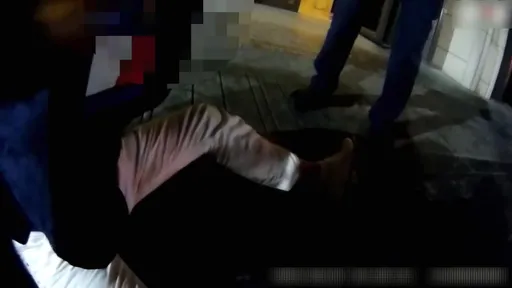 車內嘔吐拒付清潔費!醉漢還打運將 見警到場狂喊「不要抓我」