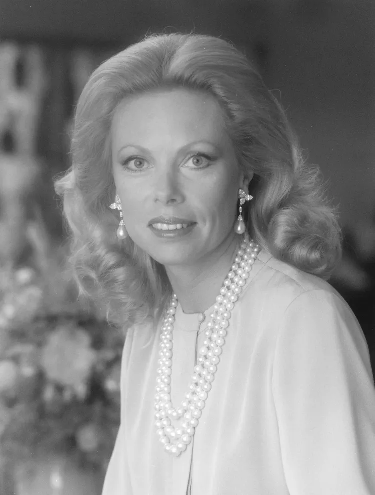 海蒂霍頓所佩戴的3排天然珍珠項鍊，由紐約珠寶腕錶品牌海瑞溫斯頓設計，估價上看1000萬美元（約3億元台幣）。佳士得提供