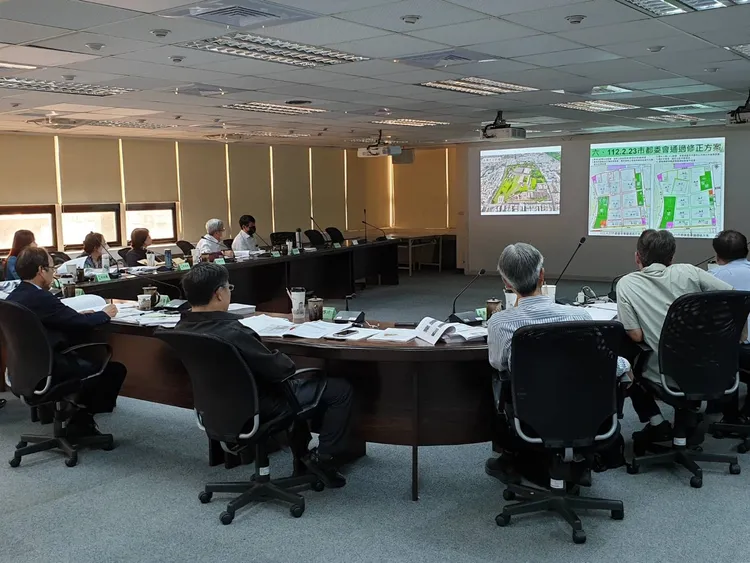 都市計畫委員會今日審議台鐵機廠變更案。都委會提供