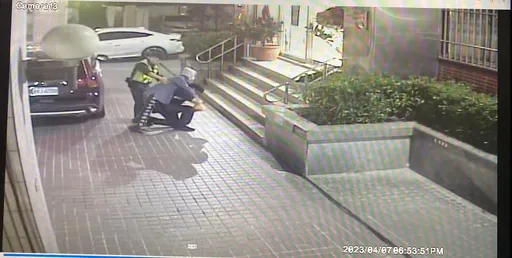 大心影片曝光！台南失智婦迷途腳無力　這樣的「警察背背」好窩心