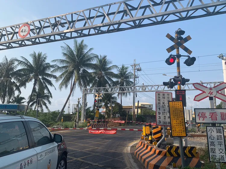 屏東枋寮、佳冬鄉今早有六處平交道出現訊號異常。讀者提供