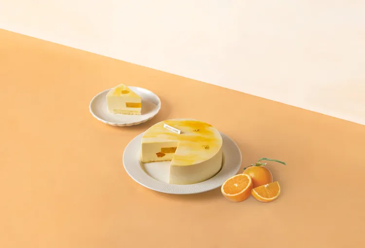 路易莎咖啡母親節推出熱賣NO.1蛋糕「傾橙熱戀慕斯蛋糕」限定版。業者提供