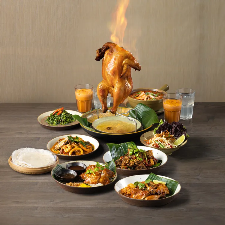 路易莎咖啡集團旗下泰國料理「初泰PIKUL」母親節檔期推出新品泰式風味 烤雞三吃饗宴，平日晚餐時段及假日全天候供。業者提供