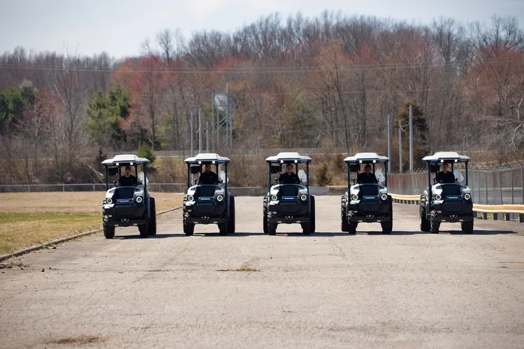 鴻海俄亥俄州廠區完成可自動駕駛的智能純電農用曳引車Monarch MK-V首批交付。業者提供