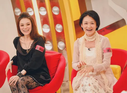 星二代自曝住沒水沒電的鐵皮屋 星媽「賺100捐80」養成她掙錢「三不原則」