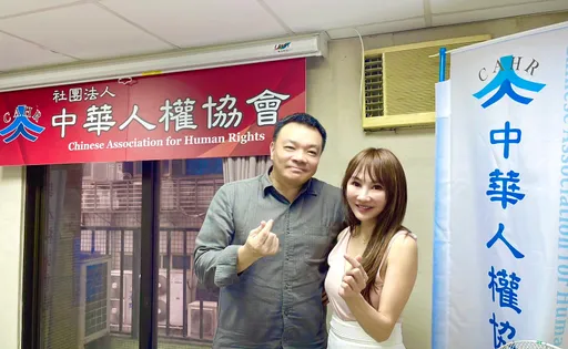 王宥忻帶羊駝萌寵進校園 保護動物權從小紮根