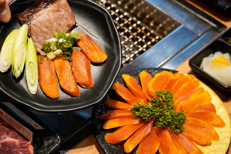 燒肉ChaCha滿額贈烏魚子乙份。業者提供