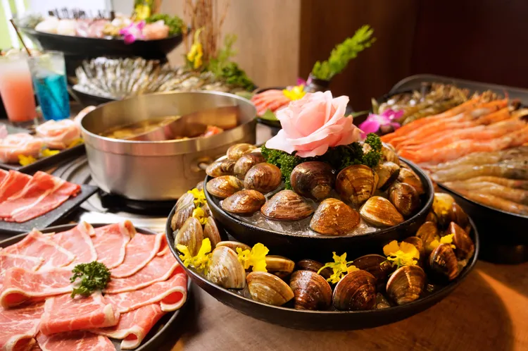 新馬辣、新馬辣Plus+升級大蛤吃到飽。業者提供