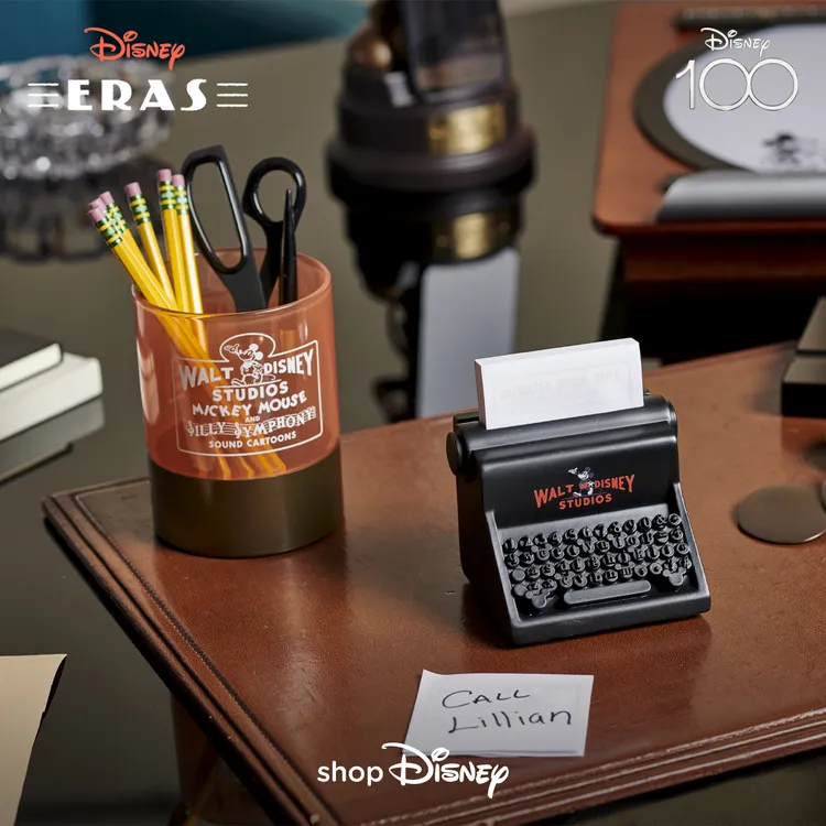 迪士尼100周年-Eras系列華特迪士尼影業款米奇筆筒。業者提供