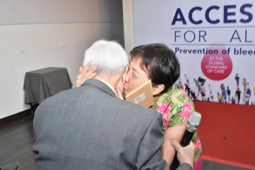 生理期1天要用36片防漏！產子血崩險死　她得「這病」名醫力挺才活下來