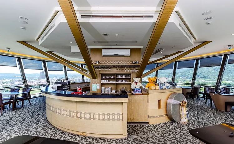 頂樓全景咖啡廳。承萬酒店提供