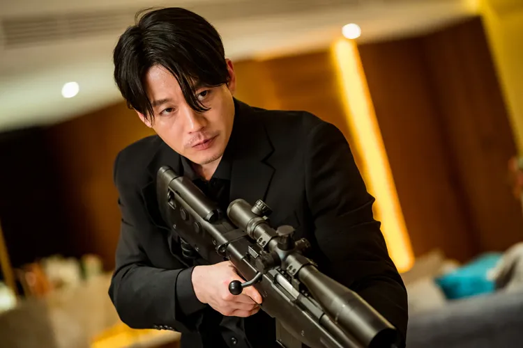 張赫在《特務家族》飾演隱藏特務身分的上班族。Disney+