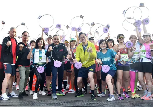 與郭台銘爭國民黨徵召誰強? 侯友宜以「追火車」妙喻這樣回!