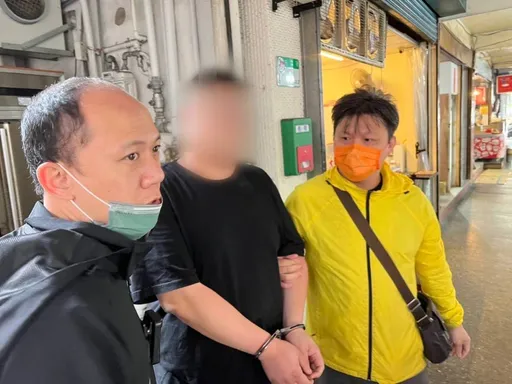 身背3條通!酒駕逆向衝上分隔島 逃逸3小時仍落網