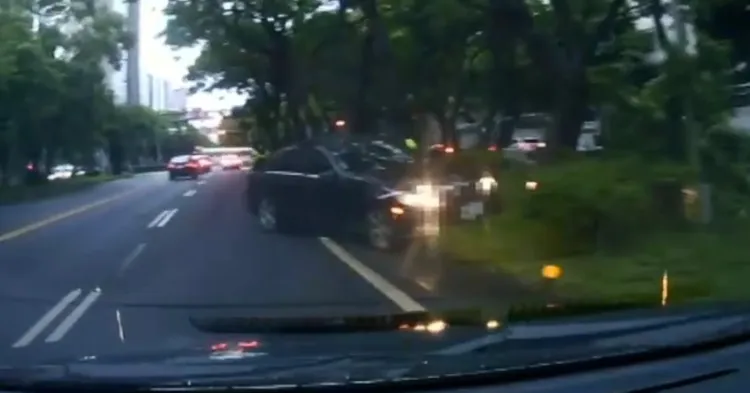 尤男酒駕逆向行駛，還自撞分隔島。翻攝畫面